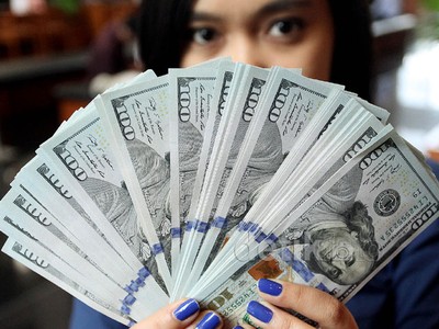 Dolar Rp 13.000 Alarm Buat Investor