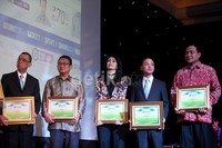 Tema Continuously Growing pada Bisnis Indonesia Award 2015 ini dipilih untuk memberi apresiasi kepada dunia usaha yang tidak hanya sekadar bertahan di tengah pelambatan ekonomi global dan domestik tetapi juga penilaian diberikan kepada yang mencatatkan pertumbuhan.
