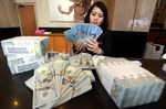 Dolar Rp 13.000 Alarm Buat Investor