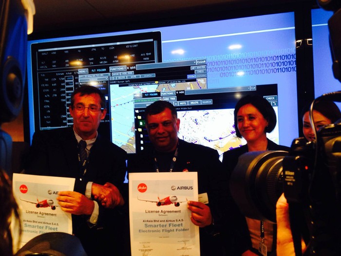 Kurangi Kertas di Kokpit, Pilot AirAsia akan Pakai Tablet