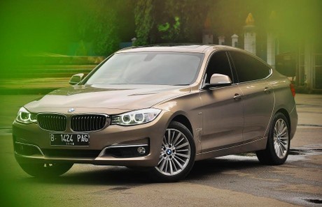 Sedan Maskulin BMW 320i Gran Turismo