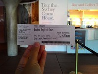 Ini dia yang bisa membuat Anda nongkrong gratis dan dapat camilan di Opera House. Dengan menunjukkan 2 tiket tur Sydney Opera House, Anda bisa dapat sampler dan 2 minuman gratis! (Shafa/detikTravel)