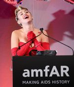 Like Mother Like Daughter, Miley Cyrus dan Sang Ibu Adu Keseksian