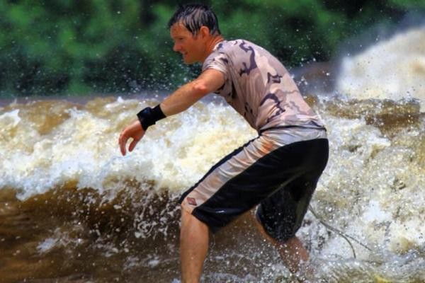 Wajib Coba, Taklukkan Gelombang Bono di Sungai Kampar