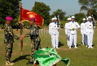     Kolonel (Mar) Imam Sopingi resmi menjabat Komandan Komando Latih Korps Marinir (Dankolatmar). Sementara Kolonel (Mar) Budi Purnama akan bertugas di Bidang Bela Negara Departemen Pertahanan. Pool/Muhajir Arifin/detikFoto.