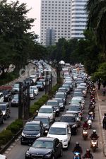 Jelang Tarawih Pertama, Kuningan Macet