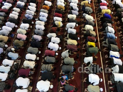 Salat Tarawih Perdana di Masjid Istiqlal
