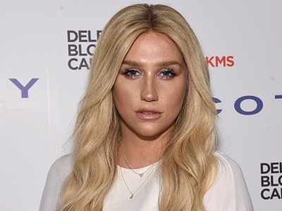 Diberitakan Operasi Implan Bokong, Begini Reaksi Kesha