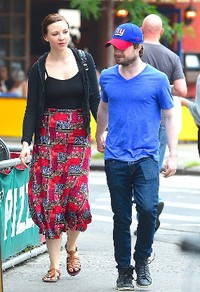 Daniel Radcliffe dan Kekasih Makin Mesra, Kate Hudson Pamer Perut Sixpack
