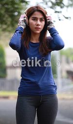 Mengintip si Manis Adinda Thomas Lari Sore-sore