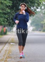 Mengintip si Manis Adinda Thomas Lari Sore-sore