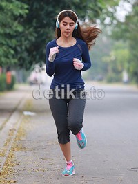 Joging merupakan salah satu olahraga favorit Adinda.