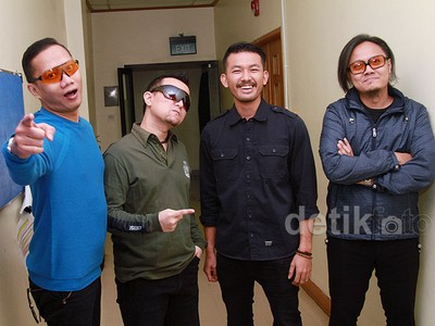 Rio Dewanto Jadi Anak Band