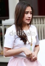 Psstt... Begini Nih Penampilan Prilly Latuconsina di Balik Layar