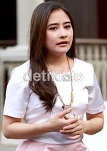 Psstt... Begini Nih Penampilan Prilly Latuconsina di Balik Layar