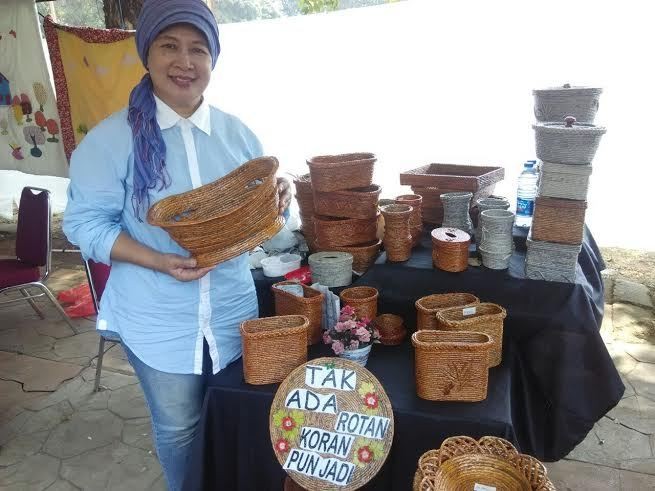 Tak Ada Rotan, Koran Pun Jadi