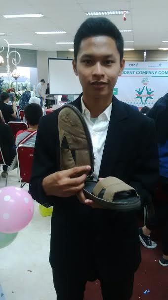Modal Awal Rp 1,5 Juta, Anak-anak SMA Ini Berani Jualan Sepatu