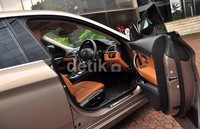 Proporsi khas BMW, empat pintu ditambah jendela tanpa bingkai, bergaya coupe, garis atap melandai mulus ke bawah dan pintu bagasi luas yang dapat terbuka-tutup secara otomatis mendefinisikan karakter eksterior khas dari BMW 320i Gran Turismo. Pool/Reno Hastukrisnapati Widarto/detikFoto.
