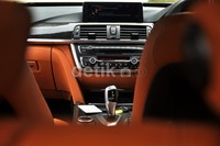 Masuk ke dalam kabin mobil ini, kenyamanan berkendara menjadi fokus utama. Dimensi interior BMW 320i Gran Turismo menyajikan ruang yang lapang. Dengan ruang yang lapang itu, penumpang maupun pengemudi bisa duduk nyaman. Pool/Reno Hastukrisnapati Widarto/detikFoto.