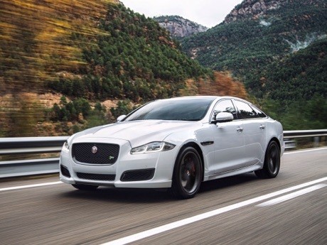 Jaguar Segarkan Sedan Termewah XJ
