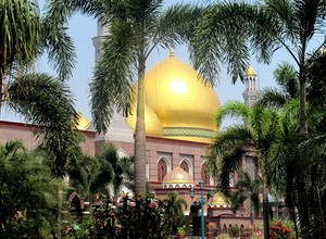 Kubah Emas, Inikah Masjid Paling Megah di Asia Tenggara?