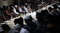 Suasana buka puasa bersama di Masjid Istiqlal, Kamis (18/6/2015).