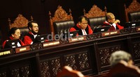 Ketua MK Arief Hidayat membacakan putusan.