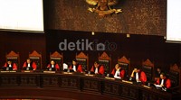 Mahkamah Konstitusi (MK) menolak permohonan Damian dkk agar perkawinan beda agama diakui secara sah oleh negara.