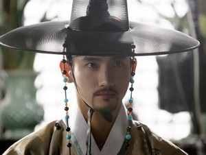 Ini Penampilan Berkumis Changmin TVXQ di The Scholar Who Walks the Night