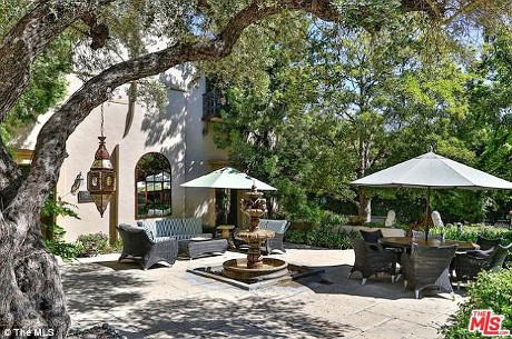 Setahun Cerai, Antonio Banderas Jual Rumah Gaya Spanyol Rp Rp 212 M Setahun Cerai, Antonio Banderas Jual Rumah Gaya Spanyol Rp Rp 212 M