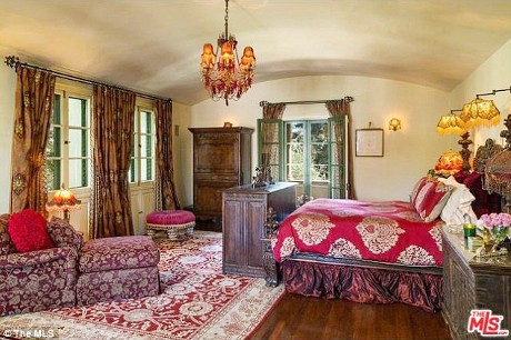 Setahun Cerai, Antonio Banderas Jual Rumah Gaya Spanyol Rp Rp 212 M Setahun Cerai, Antonio Banderas Jual Rumah Gaya Spanyol Rp Rp 212 M