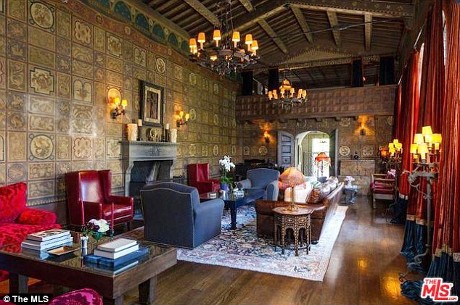Setahun Cerai, Antonio Banderas Jual Rumah Gaya Spanyol Rp Rp 212 M