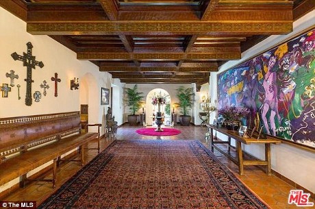 Setahun Cerai, Antonio Banderas Jual Rumah Gaya Spanyol Rp Rp 212 M