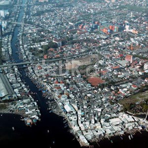 Pantauan dari Helikopter: Tanjung Priok, Pelabuhan Besar Dikelilingi Kampung Padat