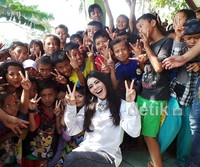 Menyambut bulan Ramadan, Indah Dewi Pertiwi berbagi dengan anak-anak yatim serta orang jompo. Mahardian Prawira Bhisma/detikHOT.