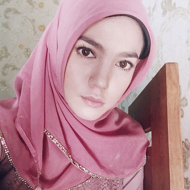 Cantiknya Alice Norin Berhijab
