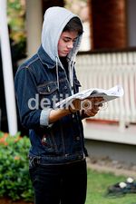 Aliando Tetap Ganteng Difoto Candid, Setuju Alicious?