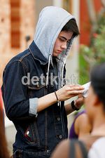 Aliando Tetap Ganteng Difoto Candid, Setuju Alicious?