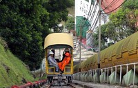 PLTA Kracak ini dibangun pada tahun 1921 oleh pemerintahan Belanda. Namun, lima tahun kemudian PLTA Kracak baru bisa beroperasi dan menghasilkan listrik. Rahasia lainnya kenadap PLTA Kracak masih bisa bertahan lama adalah, pemanfaatan air hanya dilakukan melalui kolam tandon air bukan waduk-waduk seperti PLTA pada umumnya. Pool/Humas PLN.
