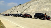 Setelah merasakan tol sepanjang 116 km, sebagian besar anggota PI1 merasakan kepuasannya khususnya dengan kualitas dan kondisi jalan yg relatif mulus baik untuk yang dilapisi aspal maupun cor-coran beton. Ist/Pajero Indonesia One.