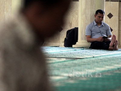 Mengisi Waktu Berpuasa di Masjid Al-Bina