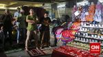 Salat Jumat di Lorong Kios Pasar Tanah Abang