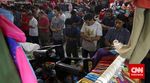 Salat Jumat di Lorong Kios Pasar Tanah Abang