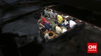 Di Jumat pertama di bulan Ramadan tahun ini ibadah salat Jumat di pasar Tanah Abang tampak dipenuhi jamaah. Adhi Wicaksono/CNNIndonesia.