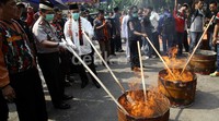 Pemusnahan barang bukti miras dan narkoba dihadiri Walikota Jakarta Timur Bambang Musyawardana, Kapolres Jakarta Timur dan Perwakilan Kodim 0505 serta ormas yang berada di Jakarta Timur.