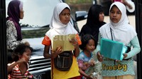 Anak-anak meminta infaq bermodalkan proposal.