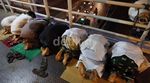 Salat Tarawih di JPO dan Pinggir Jalan