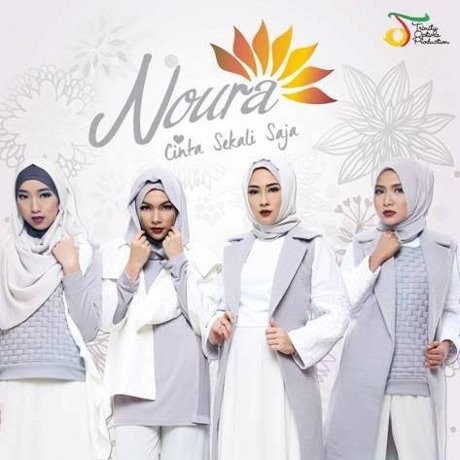 Bertabur Cinta di Video Klip Terbaru Noura