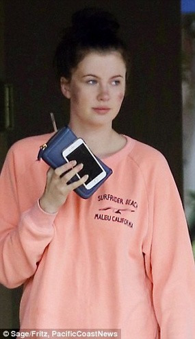 Muncul dengan Wajah Luka-luka, Putri Alec Baldwin Dikabarkan Diserang Tiga Pria