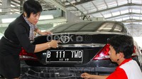 Menurutnya, bekerja di bengkel tak hanya mengerti soal mesin kendaraan, tetapi juga harus bisa menghadapi orang dengan berbagai karakter dan perilaku. Di situlah inner beauty seorang perempuan diuji, dibuktikan, seperti apa, ucapnya.